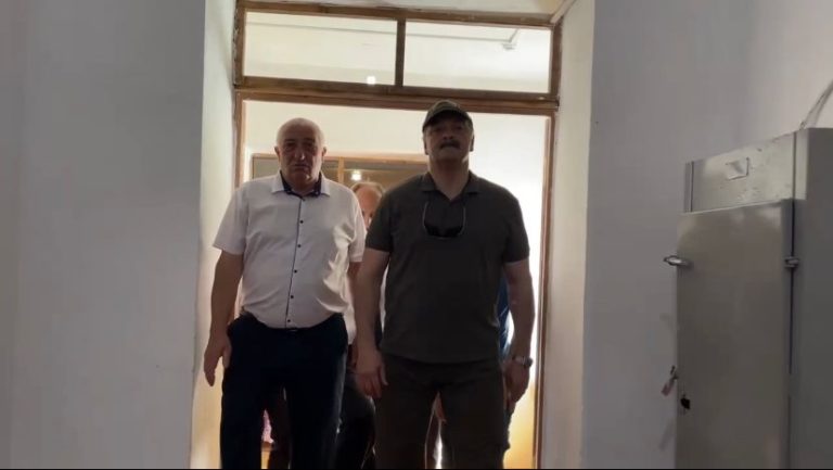 Сергей Меликов в первую очередь посетил школу в селе Карамахи