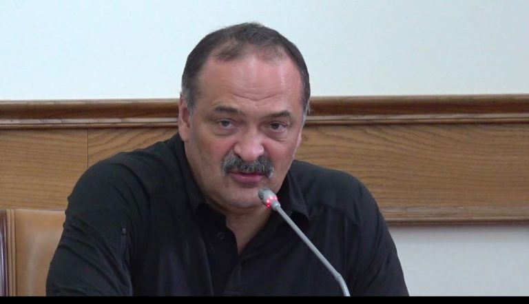 Сергей Меликов поблагодарил спасателей и медиков за работу при взрыве на АЗС