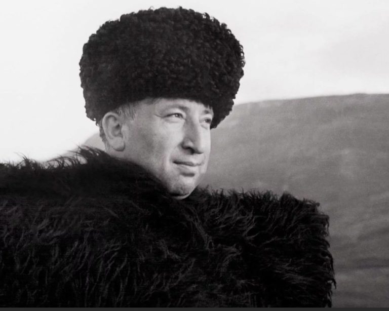 В Махачкале пройдет художественная выставка, приуроченная 100-летию Расула Гамзатова