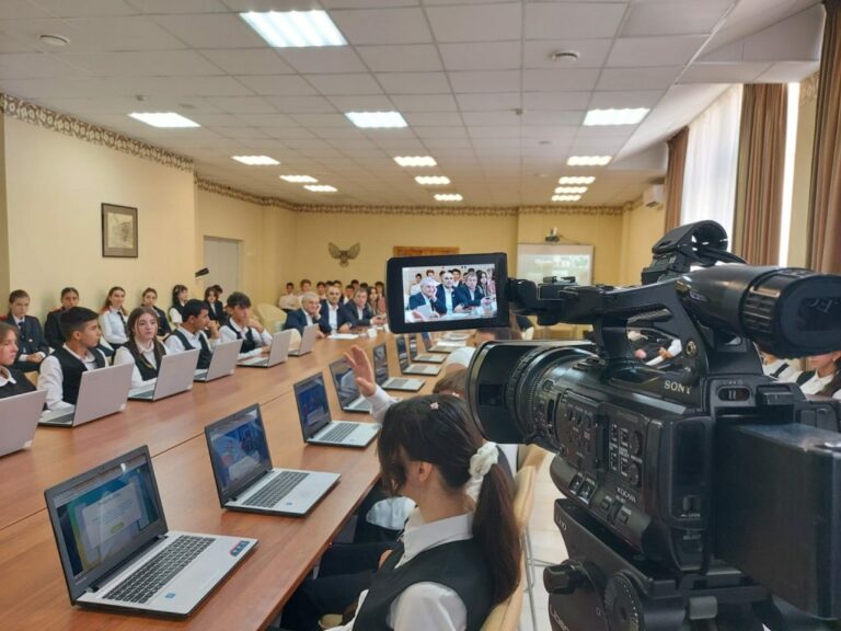 В Каспийске старшеклассникам рассказали об искусственном интеллекте
