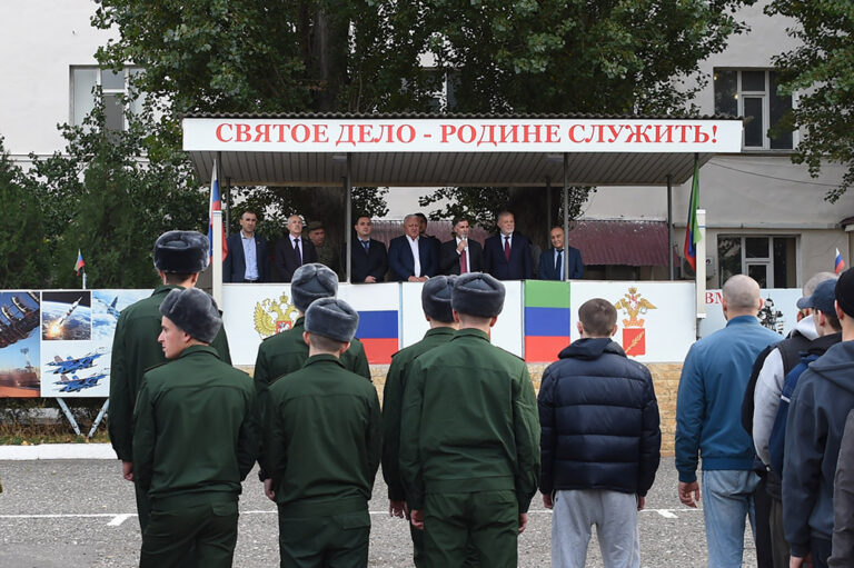 Дагестанские депутаты проводили  новобранцев в Армию