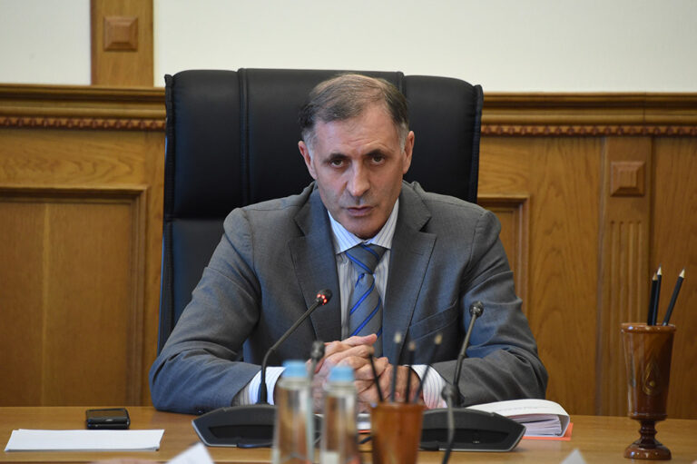 Камил Давдиев: "Авторитет и доверие к власти очень важны в сегодняшней ситуации"