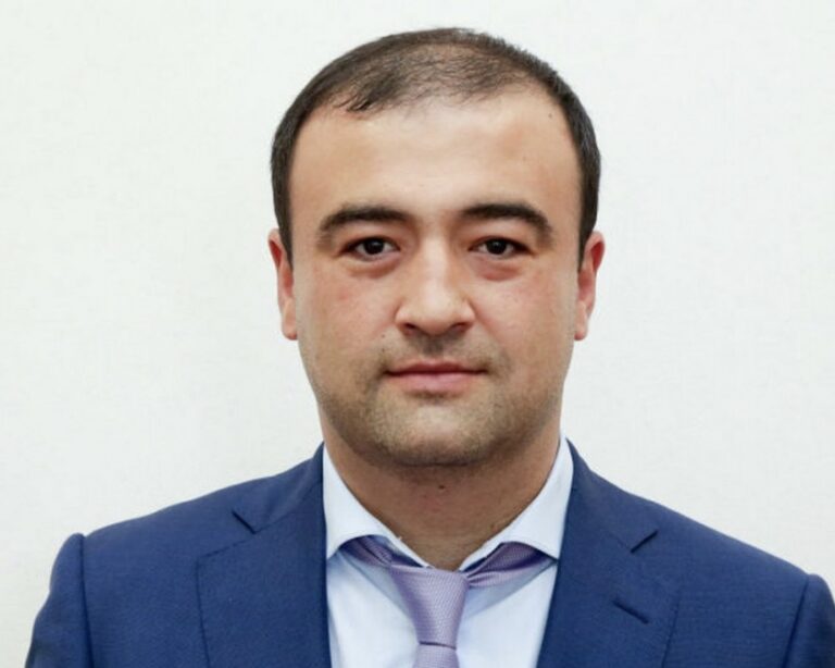 Министр юстиции РД поздравил жителей с Днем образования Республики Дагестан