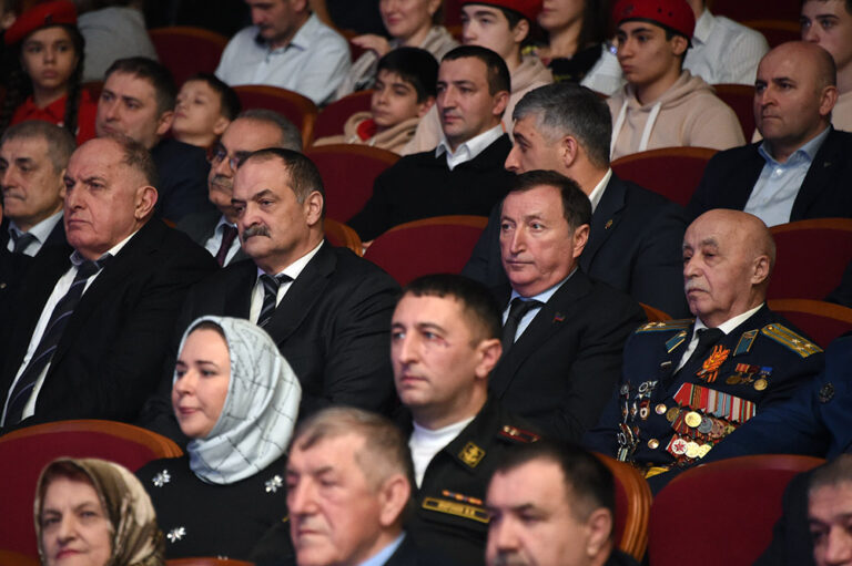 Спикер Дагестанского парламента принял участие в торжественном мероприятии, посвященном Дню защитника Отечества