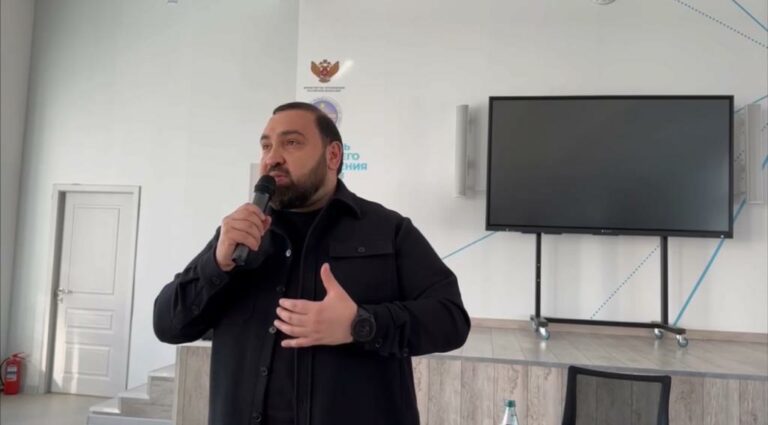  Депутат Госдумы Cултан Хамзаев встретился со студентами ДГПУ
