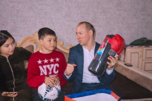 Депутат Гасан Османов в Ногайском районе посетил многодетные семьи участников СВО