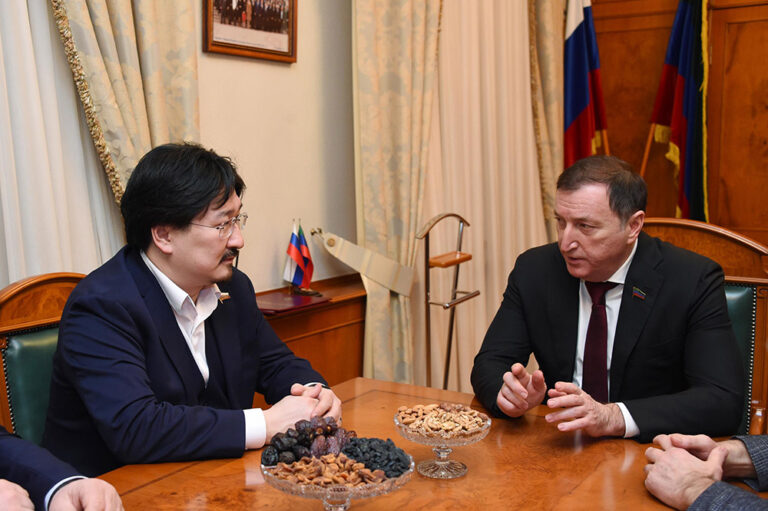 Заур Аскендеров провел встречу с Председателем Комитета Госдумы по охране здоровья Бадмой Башанкаевым