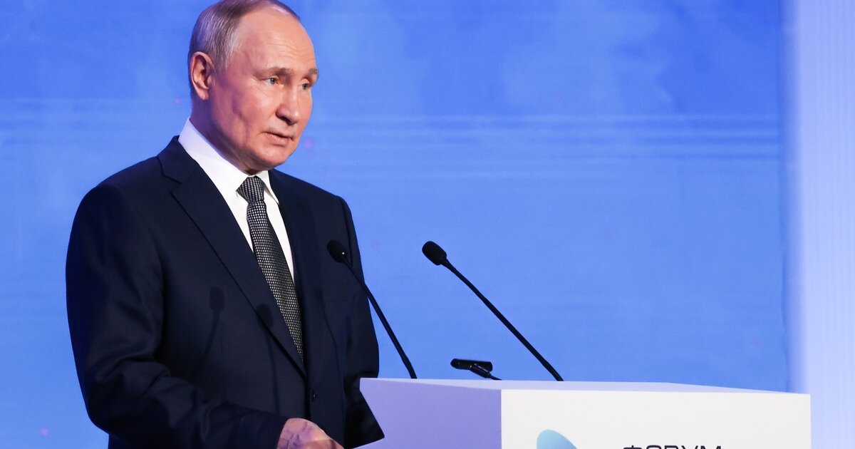 Путин предложил повысить зарплаты медикам в России