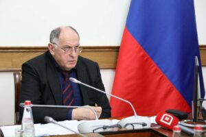 Глава Кабмина Дагестана поблагодарил Мухтарбия Аджекова за плодотворную работу