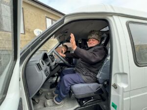 Сергей Меликов многодетной семье Гусейновых подарил автомобиль « Газель»