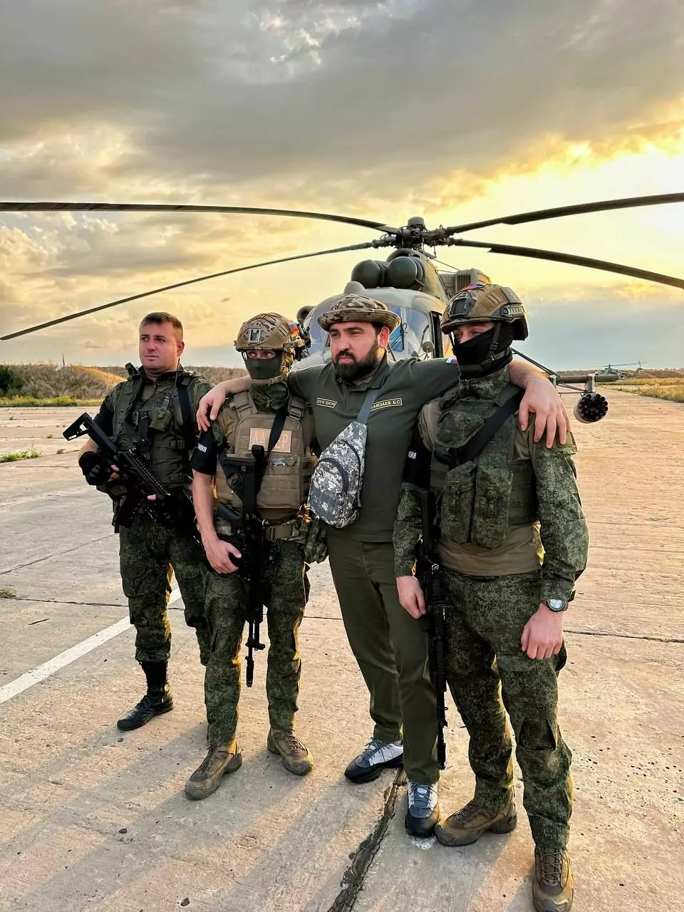 Депутат Султан Хамзаев поздравил с Днём защитника Отечества