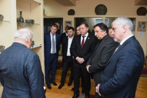 Заур Аскендеров посетил историко-этнографический музей ДГУ