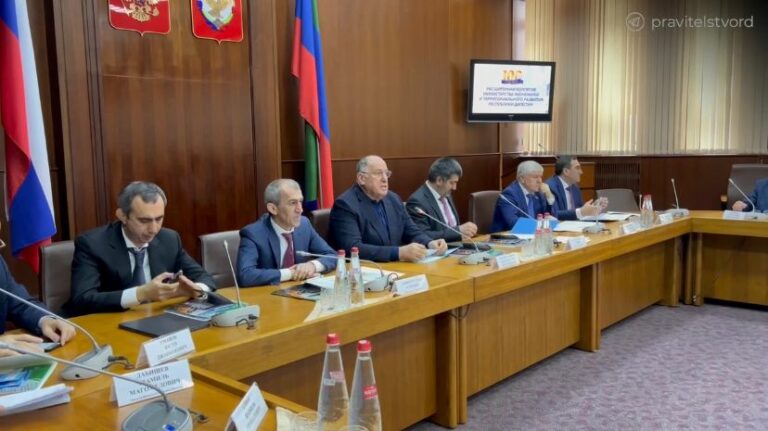Абдулмуслим Абдулмуслимов открыл заседание коллегии Министерства экономики и территориального развития РД