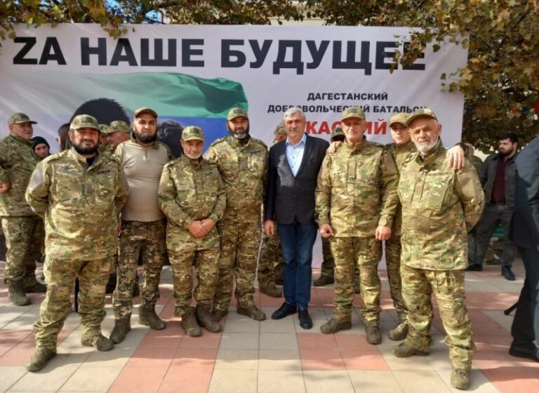 В Новолакском районе добровольцам-контрактникам дали единовременные выплаты