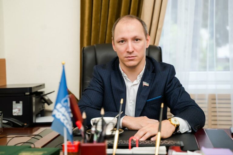 Депутат НС РД Гасан Османов высказал свое мнение относительно указа главы государства о передаче акций ММТП АО "Север-Юг"