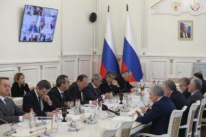 Сергей Меликов проводит совещание по актуальным вопросам