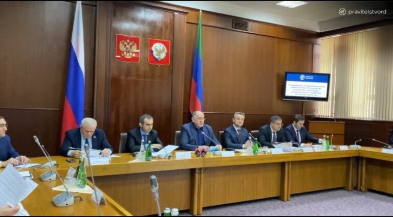 Абдулмуслим Абдулмуслимов проводит расширенное заседание коллегии Минстроя РД