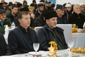 Заур Аскендеров провел коллективный ифтар на территории Джума-мечети Махачкалы