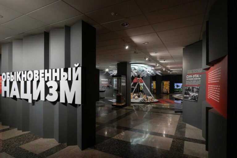 В Махачкале продолжает работу выставка "Обыкновенный нацизм"