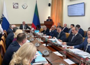 Абдулмуслим Абдулмуслимов проводит заседание Правительства РД