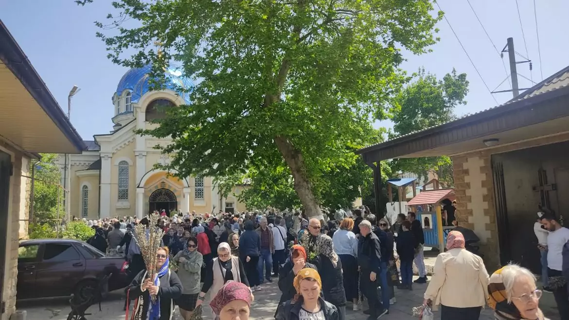 В Свято-Успенском кафедральном соборе Махачкалы отпраздновали Вербное воскресенье