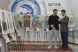 В Штабе общественной поддержки РД открылась выставка работ проекта "Портрет солдата"