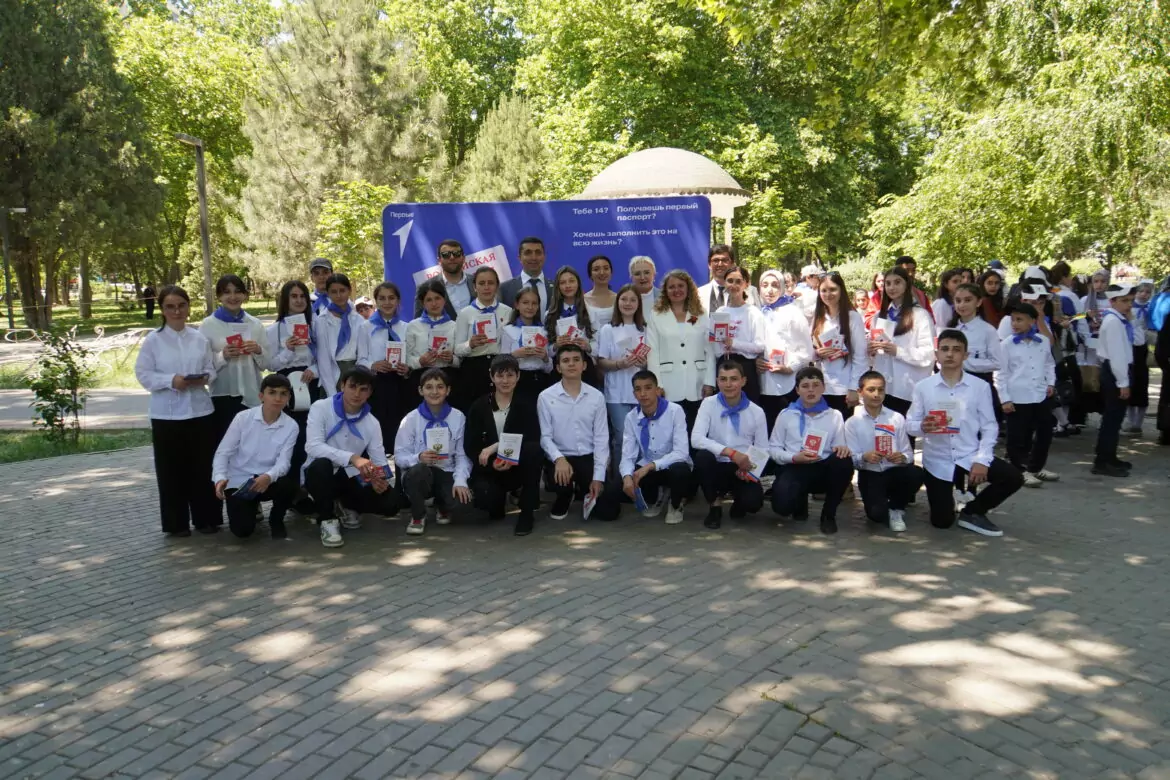В Махачкале провели акцию "Мы - граждане России"