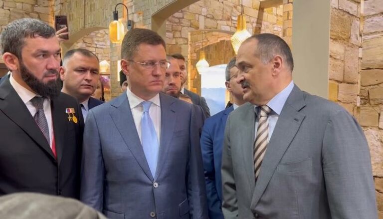 Александр Новак посетил стенд Дагестана на КИФ