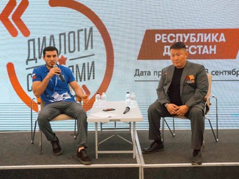 На форуме "Каспий" проходят встречи с участниками СВО в рамках инициативы "Диалоги с Героями"