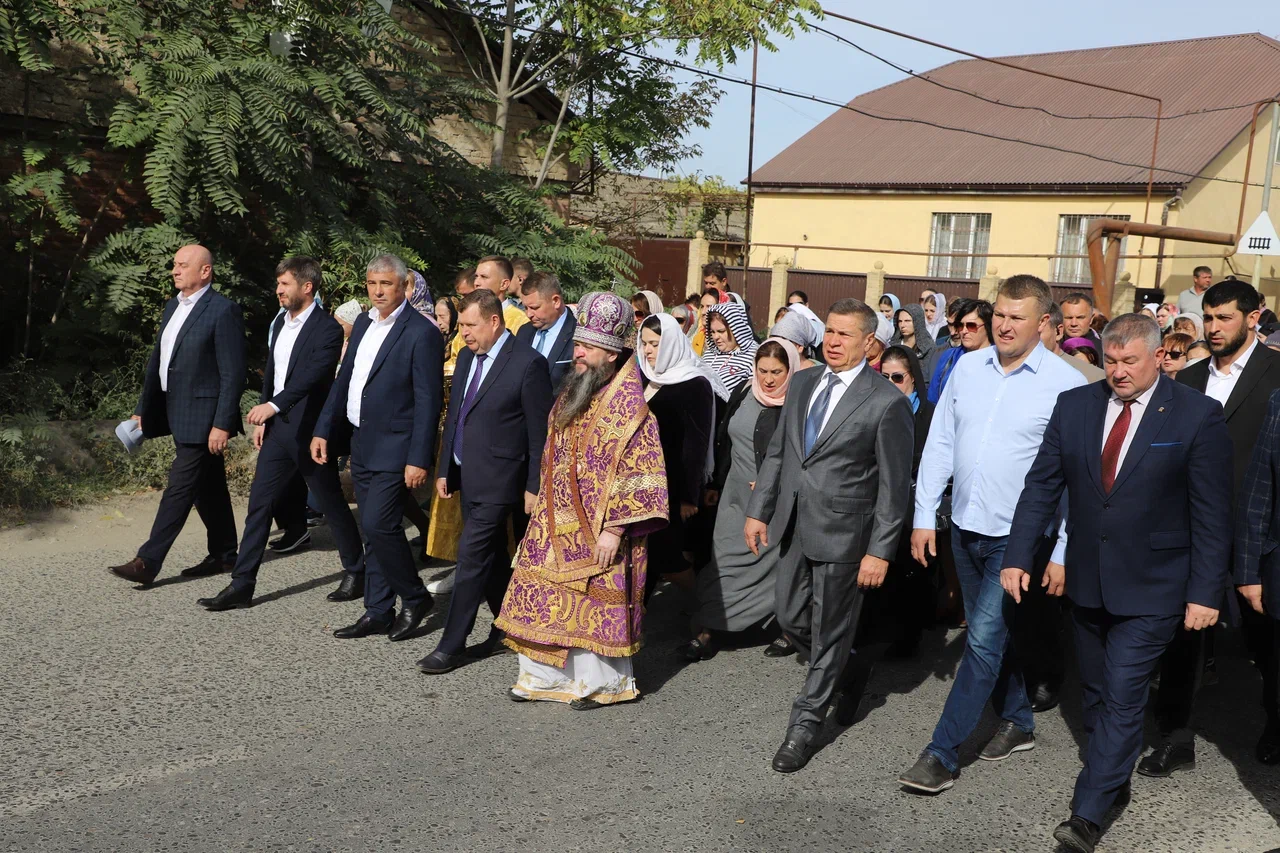 Тысячи православных верующих Кизлярского района приняли участие в Крестном ходе