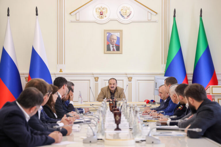 Глава Дагестана обсудил комплексное развитие Каспийска
