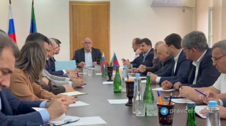 В Буйнакске под руководством Абдулмуслимова обсуждают вопросы водоснабжения