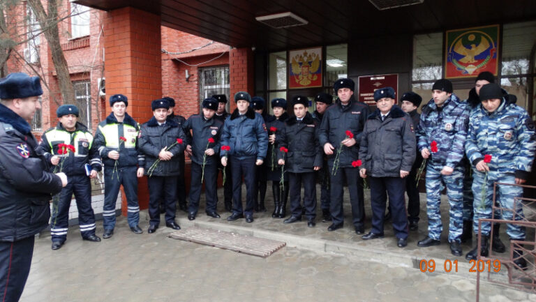 Глава Кизлярского района поздравил сотрудников правоохранительных органов муниципалитета с профессиональным праздником
