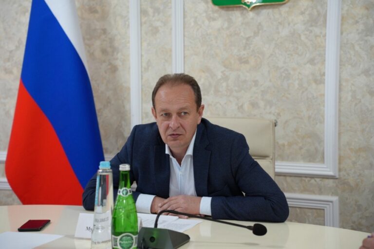 Муслим Телякавов провел встречу, посвященную организации осеннего призыва в Хасавюрте