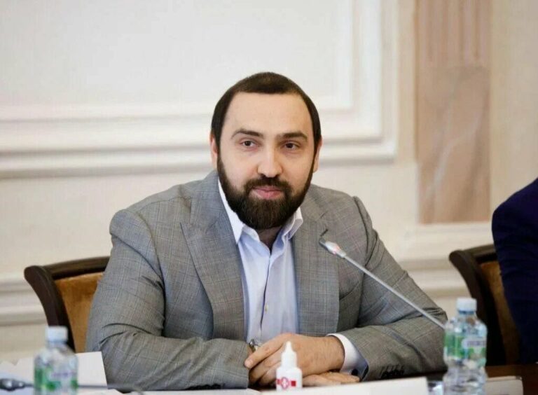 Депутат Хамзаев подвёл итоги собеседования на должность помощника депутата