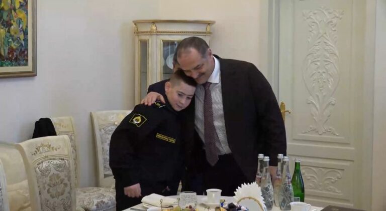 Глава Дагестана Сергей Меликов провел встречу с Летифом Магомедовым, сыном Героя России Исрафила Магомедова