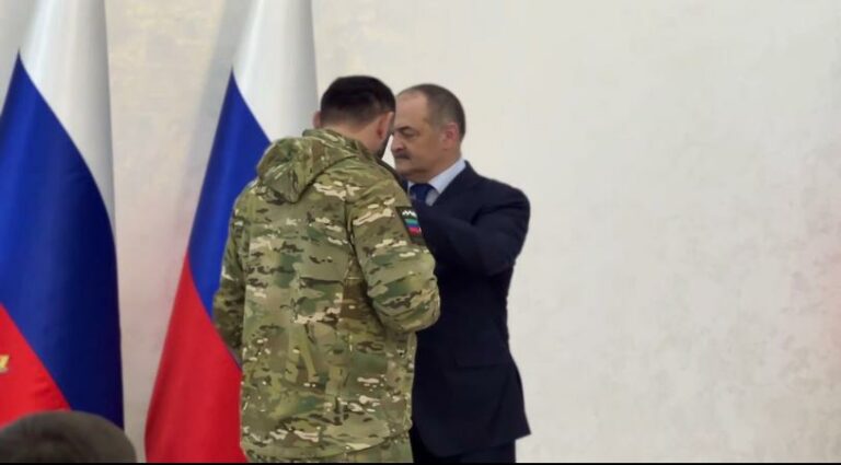 Сергей Меликов провел церемонию награждения военнослужащих государственными наградами
