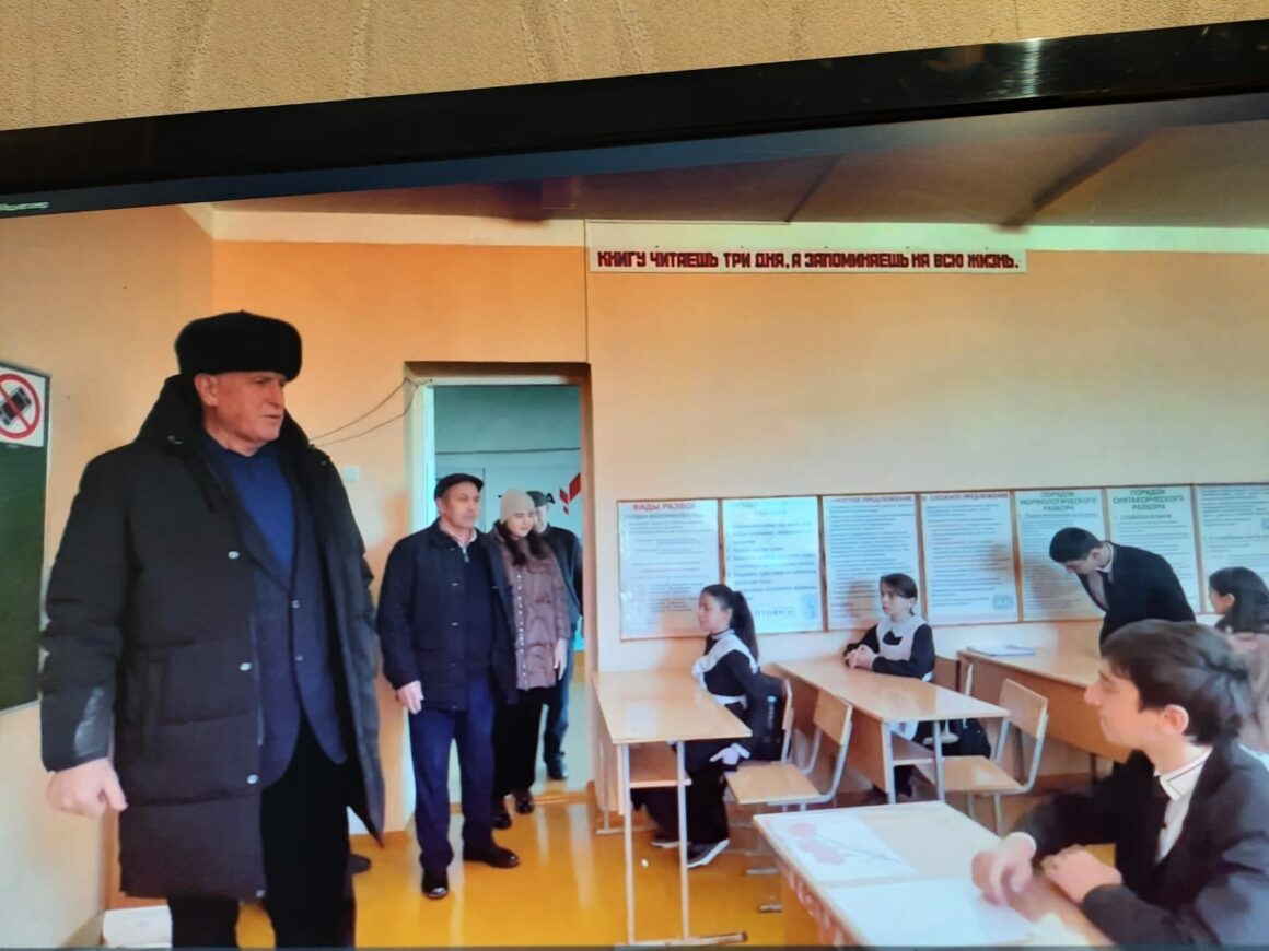 Акташские бани республика дагестан казбековский район фото File:Акташ-аух и Юрт-аух.jpg Wikipedia