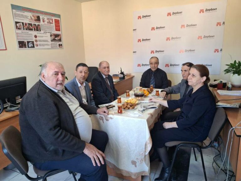 Вопросы развития родного языка обсудили на встрече в редакции газеты «Дербент»