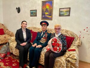 Работники Минтруда РД в день освобождения узников из немецких концлагерей посетили ветеранов
