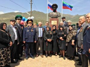 В с.Хлют открыли бюст и сквер в честь Героя России Магомедали Магомеджанова