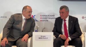 Сергей Меликов выступает как ключевой докладчик в рамках круглого стола «Возвращение героев»