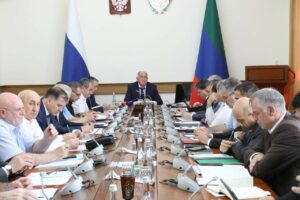 Под руководством Абдулмуслима Абдулмуслимова проходит заседание по обеспечению безопасности дорожного движения