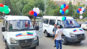 В Дагестане многодетным семьям с 10 и более детьми передали автомобили