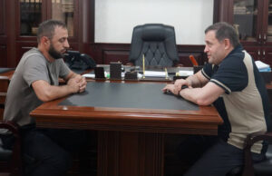 Глава Хасавюрта провел встречу с добровольцем на СВО