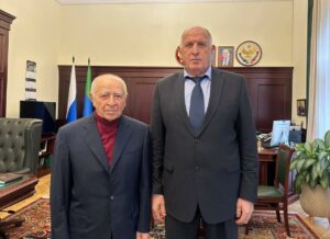 Премьер-министр Дагестана поздравил Муху Алиева с днем рождения