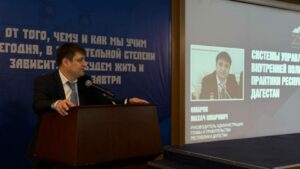 Руководитель АГиП РД Махач Омаров выступил на встрече с участниками программы "Доблесть гор"