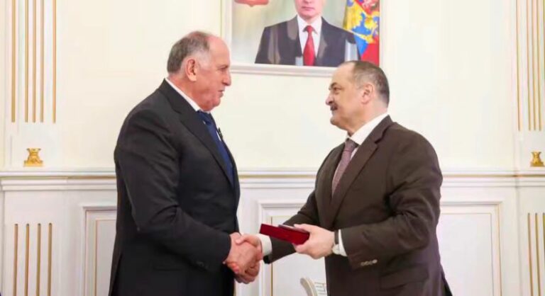Премьер-министр Дагестана поздравил Сергея Меликова с 60-летием