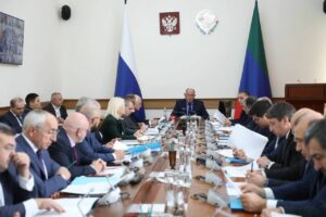 Премьер-министр Дагестана Абдулмуслим Абдулмуслимов открыл очередное заседание Правительства