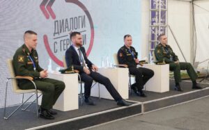 Встреча и открытый диалог с Героями на форуме "Каспий"